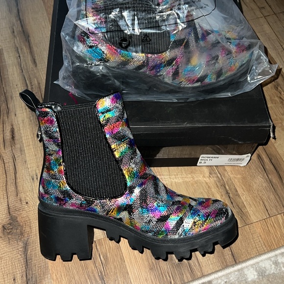 Betsy Johnson Ankle Boots - Picture 4 of 5